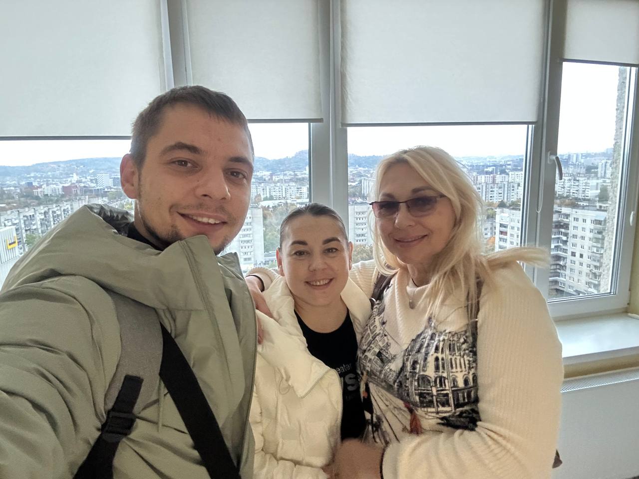 Натисни щоб дізнатись більше про: Дніпрянка, якій брат віддав свою нирку, проходить реабілітацію після трансплантації