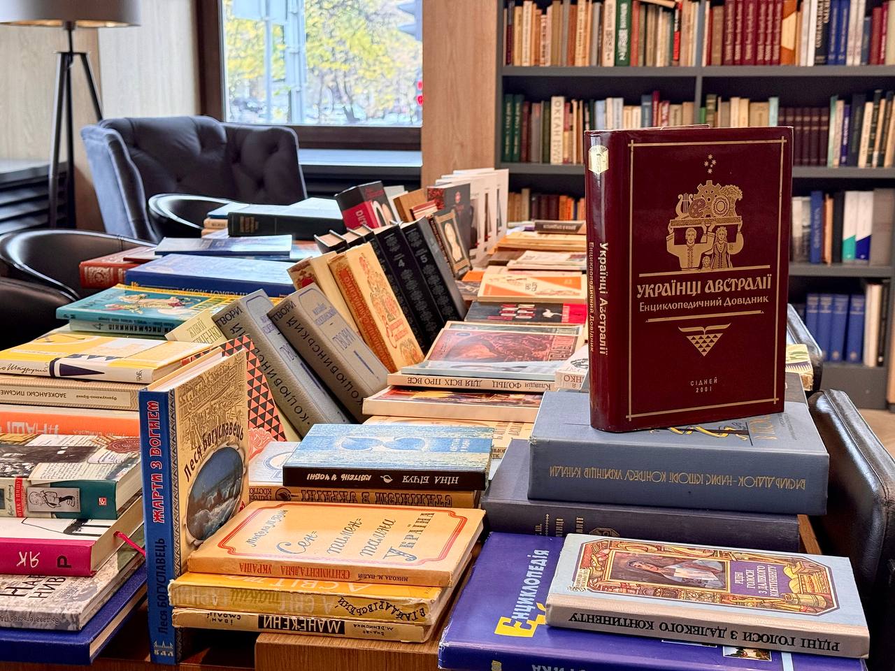 До Дніпра прибули українські книжки, що подолали понад 16 тисяч кілометрів