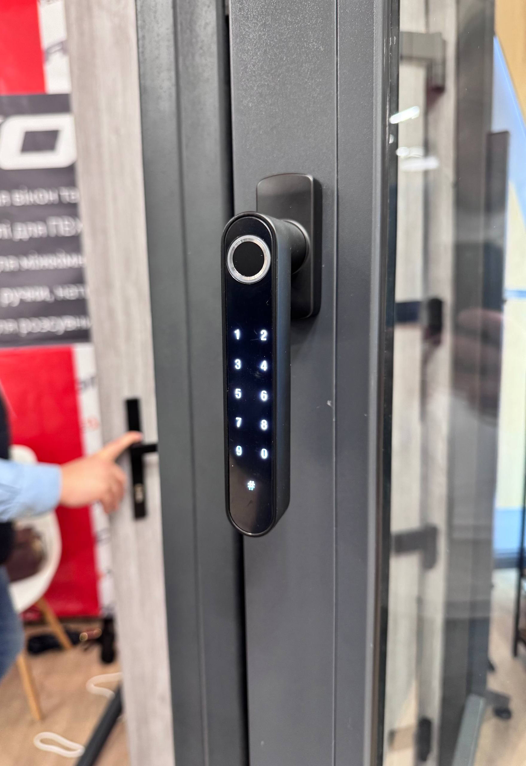 Компанія з Дніпра презентувала першу віконну smart ручку