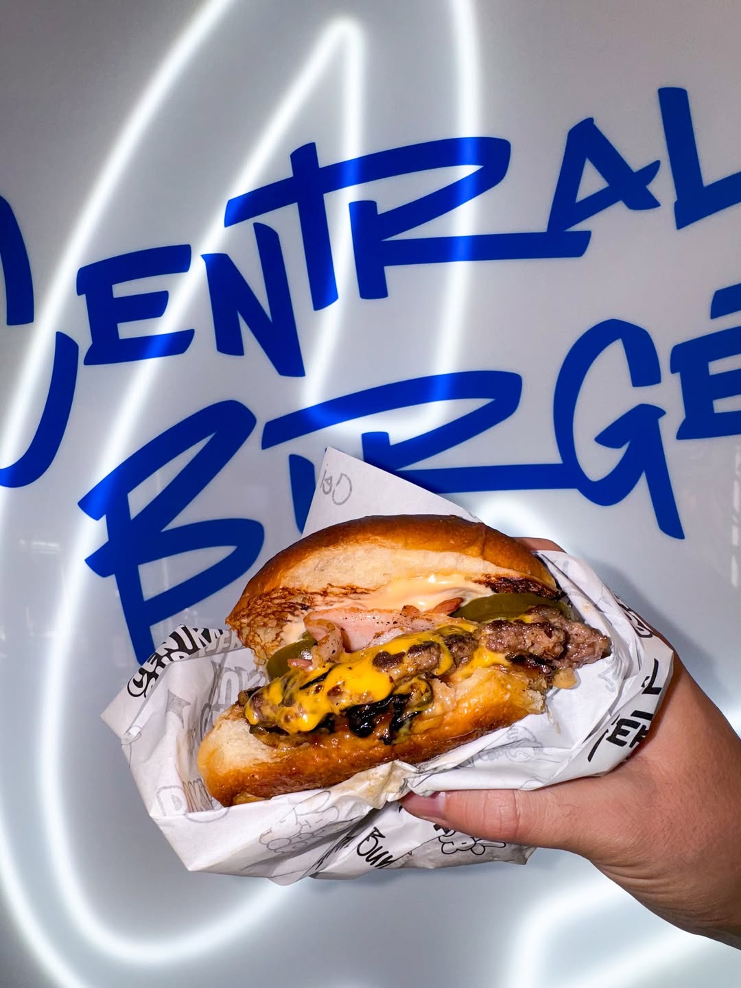 Сім нових барів, ресторанів та кавʼярень Дніпра, які відкрились нещодавно