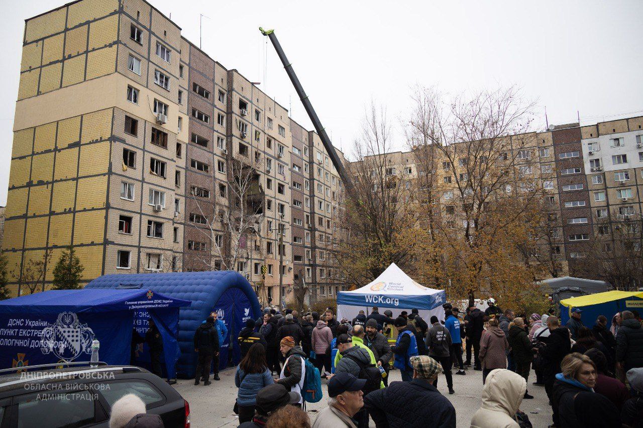 Працювали понад 100 рятувальників: у Дніпрі завершили аварійні роботи після ворожого удару