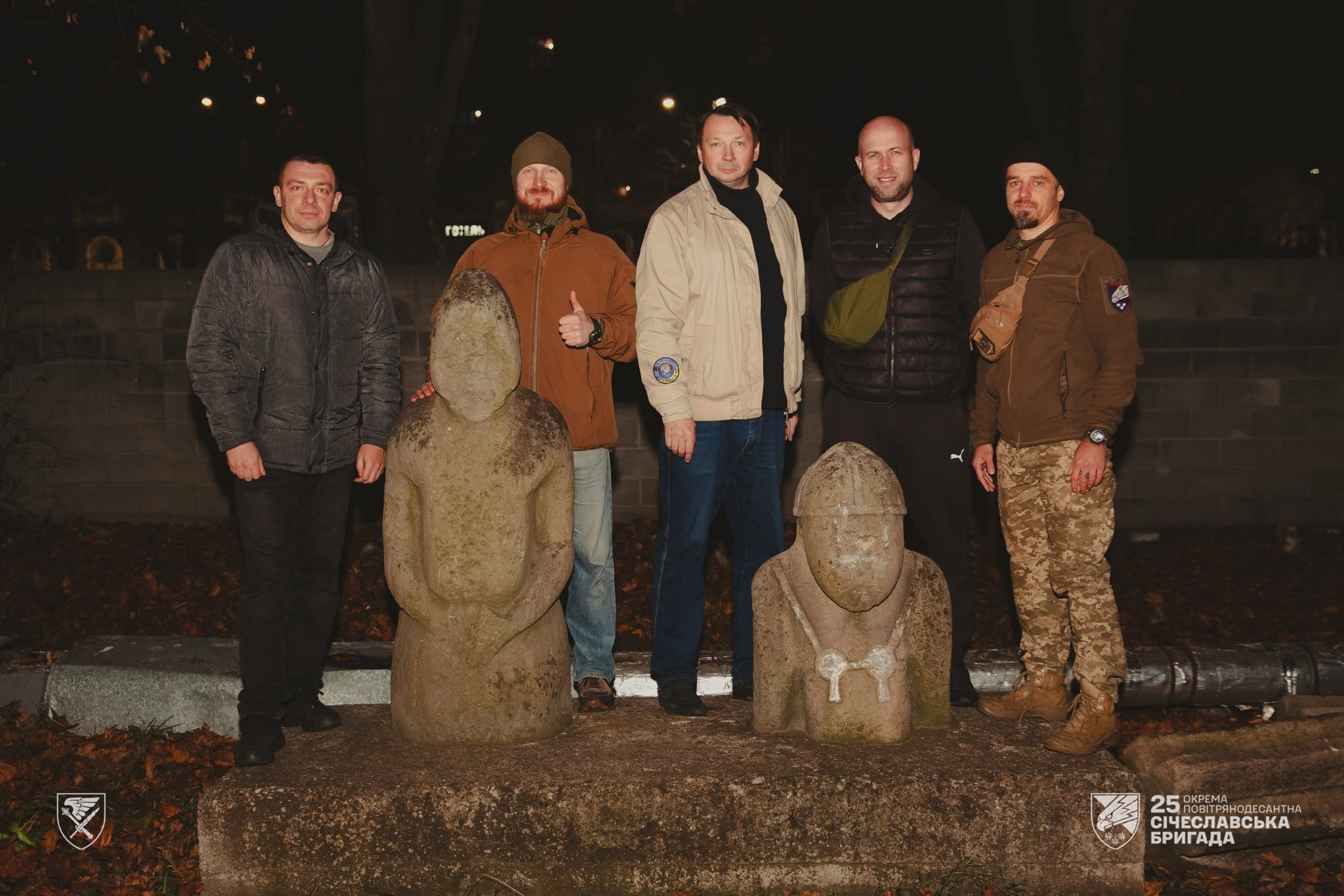 До Дніпра евакуювали половецькі статуї XII–XIII століть з прифронтової зони