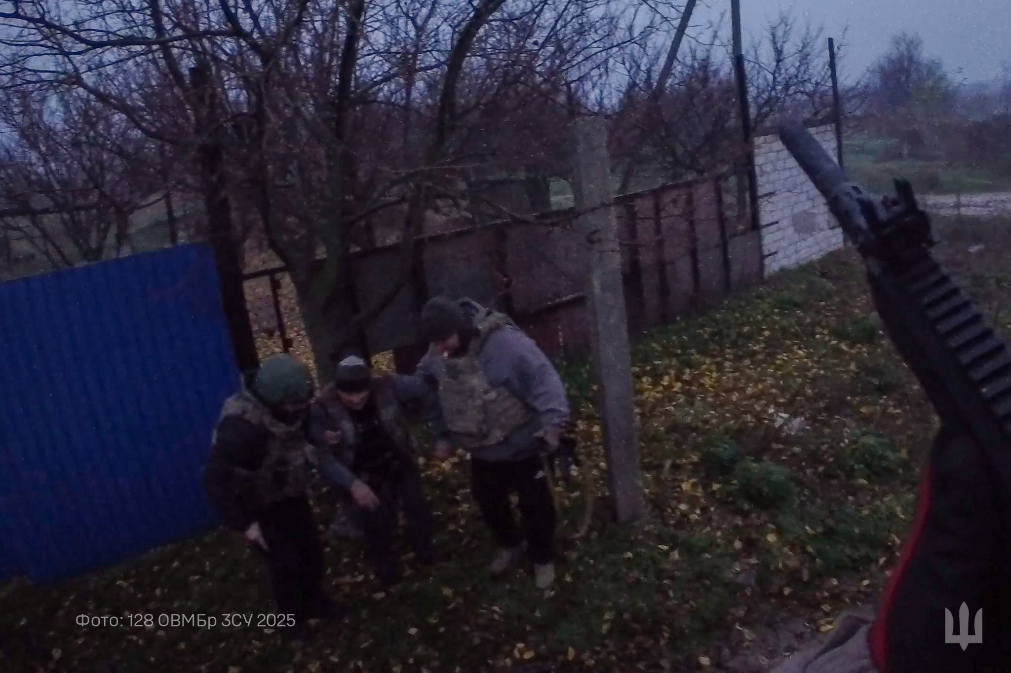 Бійці дніпровської бригади евакуювали з «сірої зони» ще двох літніх людей