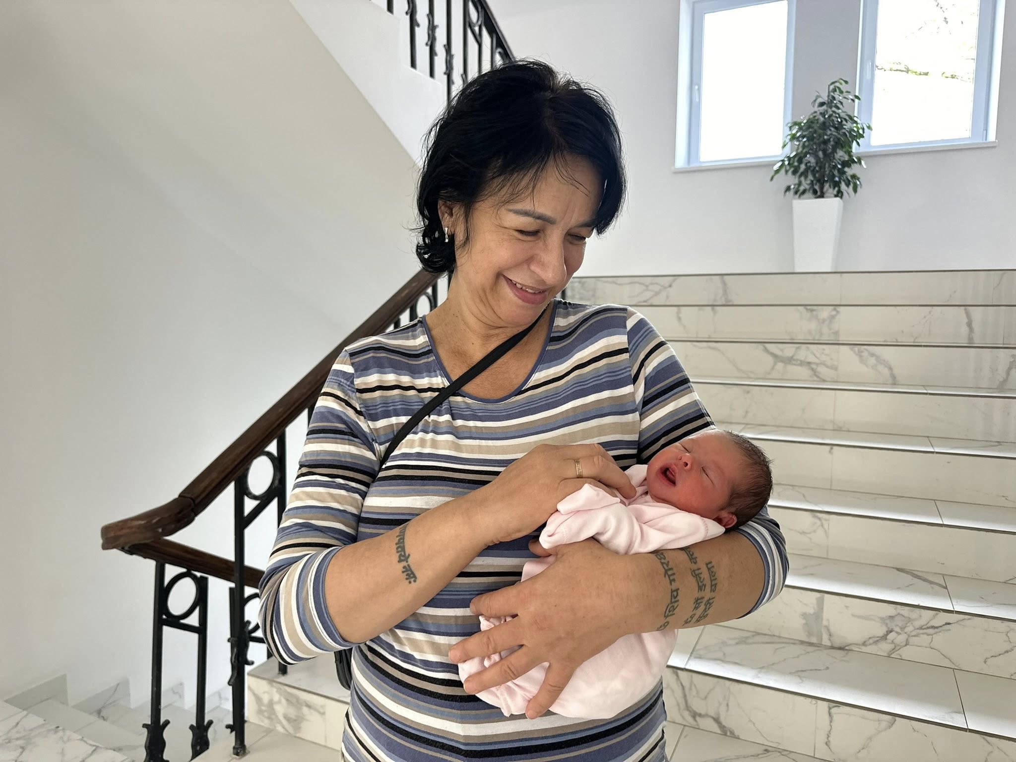 Захисниця ЗСУ з Дніпровщини стала мамою у 52 роки: жінка народила доньку