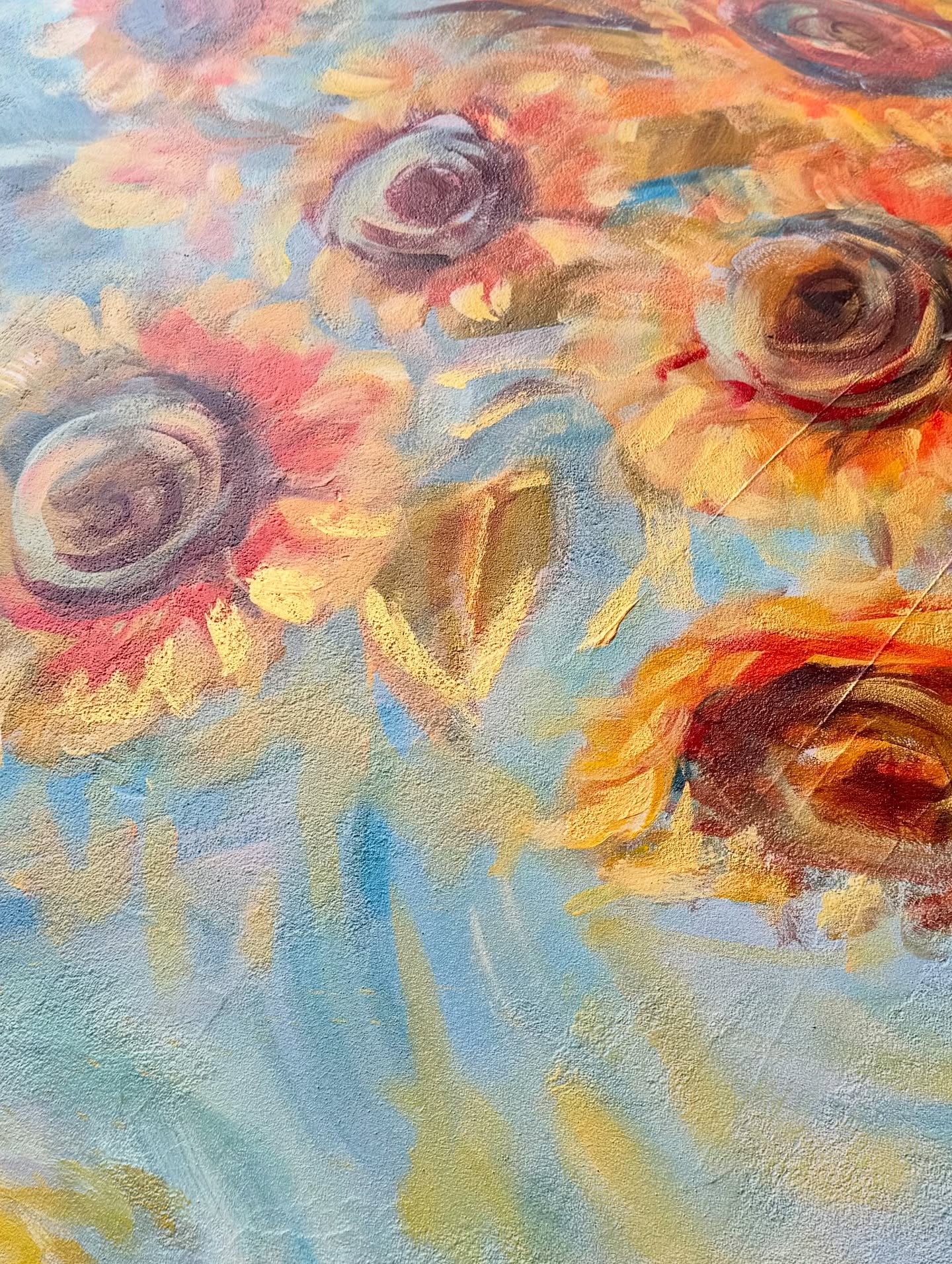 Соняшникове дерево: у центрі Дніпра з’явився новий мурал від місцевої художниці