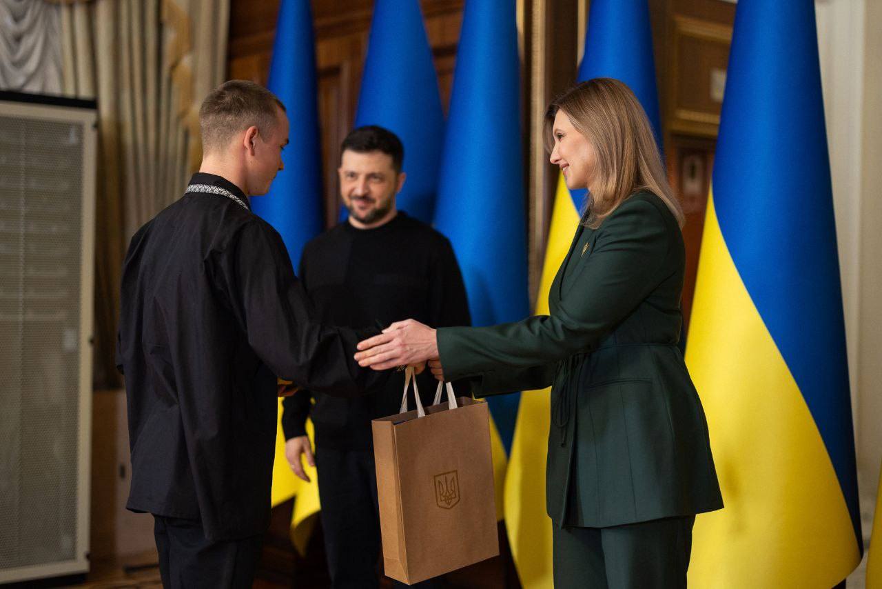 Натисни щоб дізнатись більше про: 16-річний герой з Дніпровщини отримав почесну відзнаку від Президента України