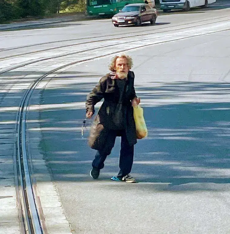 У пам’ять про бігуна: в Дніпрі з’явиться мініскульптура  міського «Фореста Гампа»