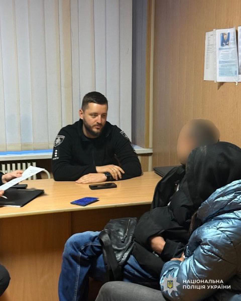 У Кривому Розі на Дніпровщині чоловік намагався стрибнути з дев’ятого поверху