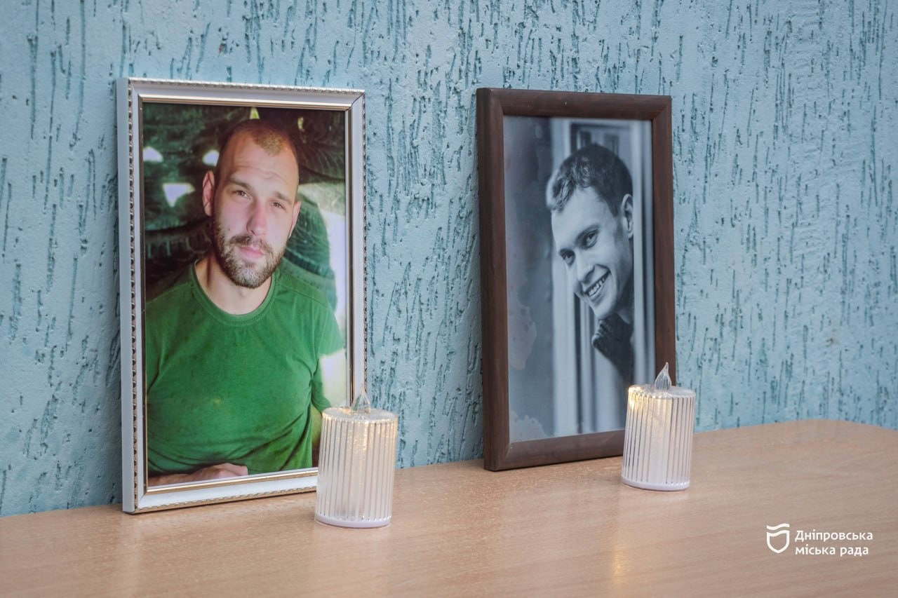 У Дніпрі відкрили меморіальні дошки двом загиблим героям-випускникам гімназії № 132