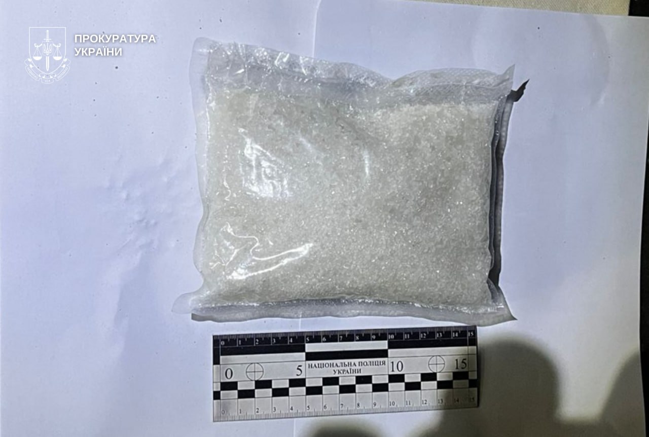 Наркотики поштою: мешканка Дніпровщини розсилала психотропи по Україні