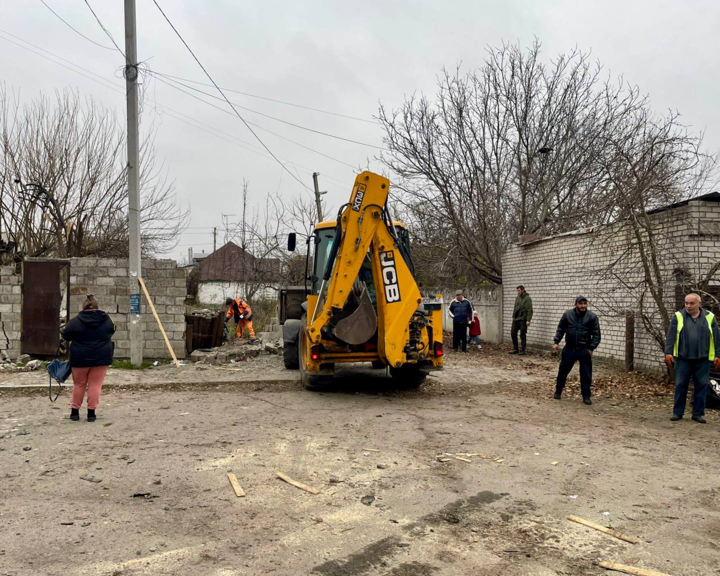 У Дніпрі ліквідовують наслідки ворожої атаки, яка сталася ввечері 6 листопада