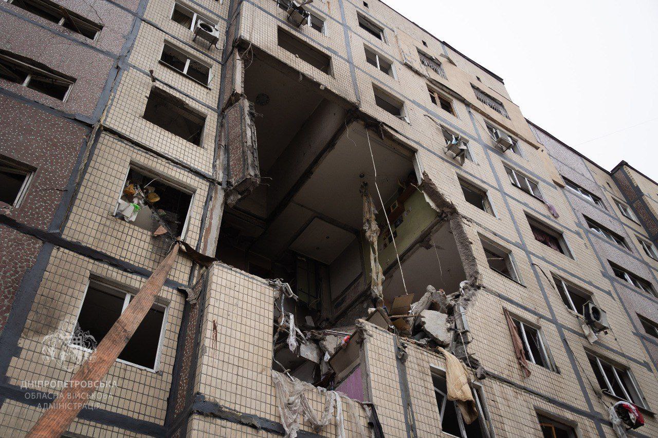 Комбінована атака РФ на Дніпро: пошкоджена багатоповерхівка, є загиблі та поранені
