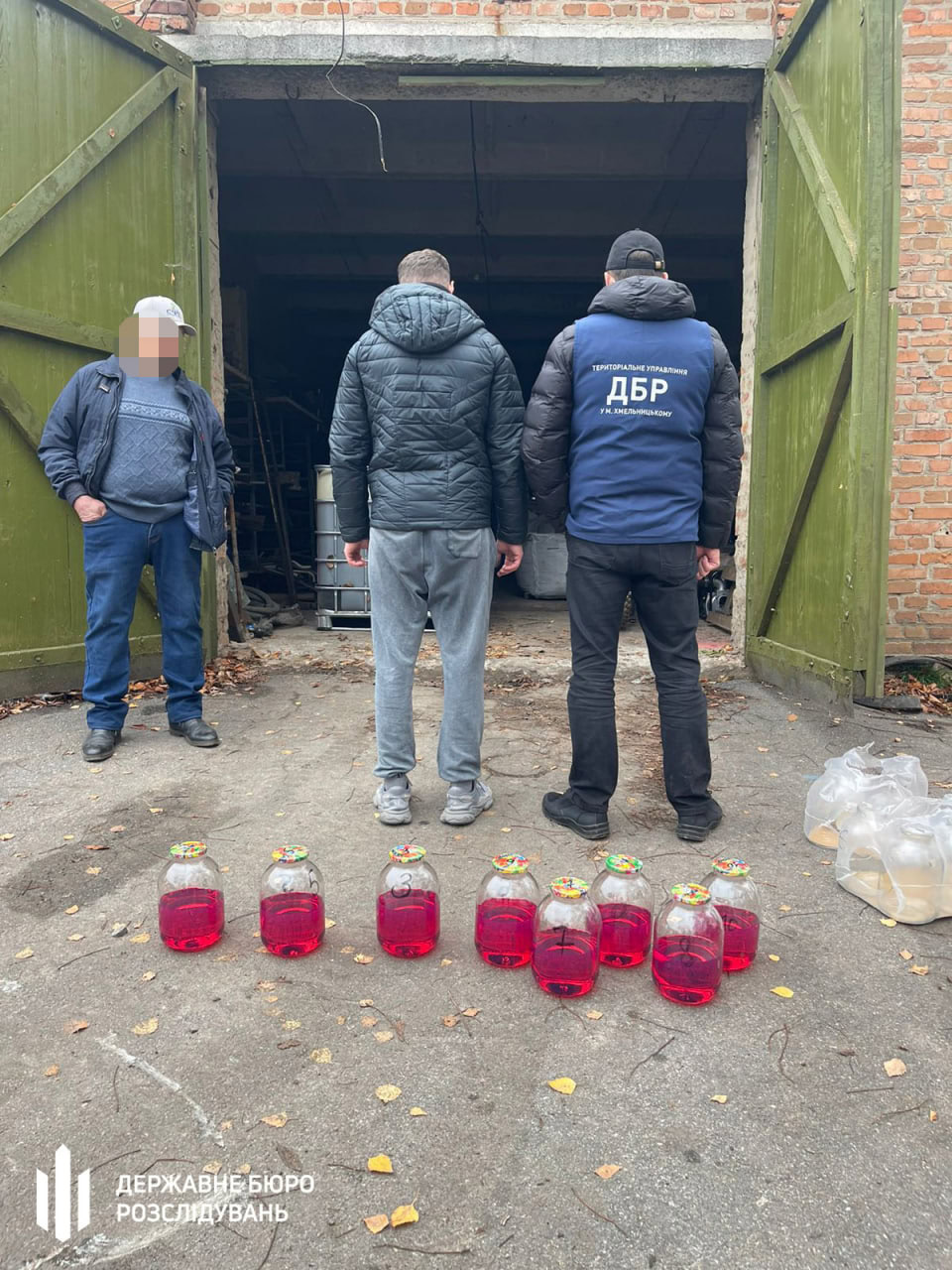 Масштабна схема з продажу пального ЗСУ: ДБР затримало військових з Дніпровщини