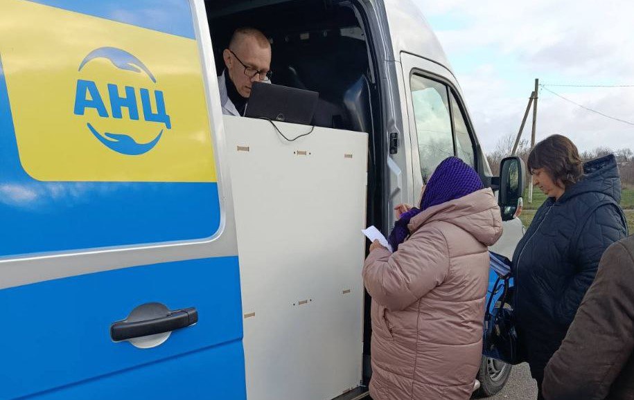 На Дніпровщині запустили першу мобільну аптеку в області: як і де працюватиме