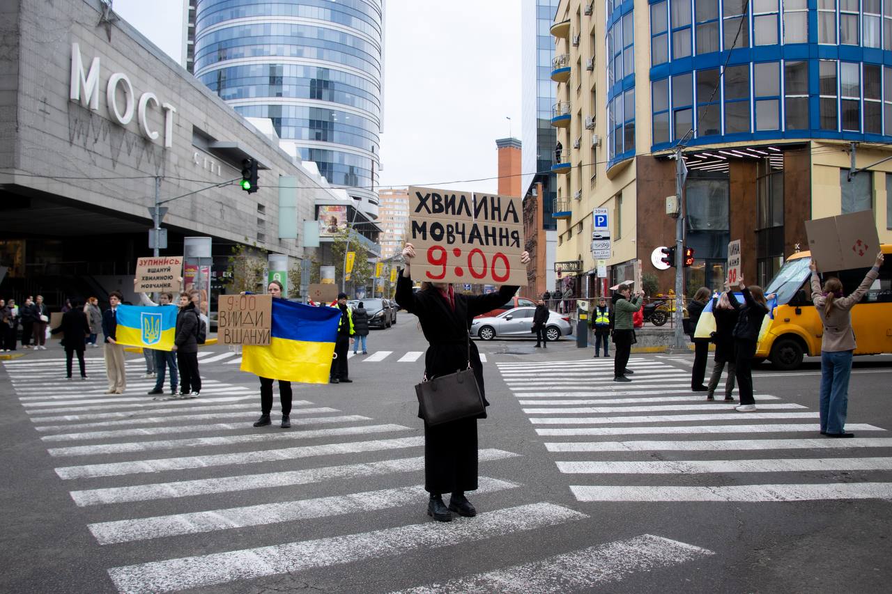 Молодь Дніпра вийшла на акцію пам’яті загиблих студентів через війну