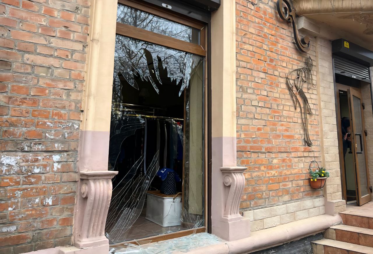 Нікополь на Дніпровщині під обстрілом: двоє загиблих, троє поранених