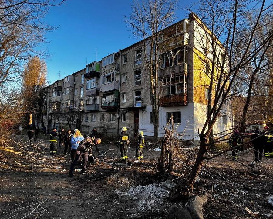 У Дніпрі внаслідок атаки дрона постраждали жінка та дитина, пошкоджено житлові будинки