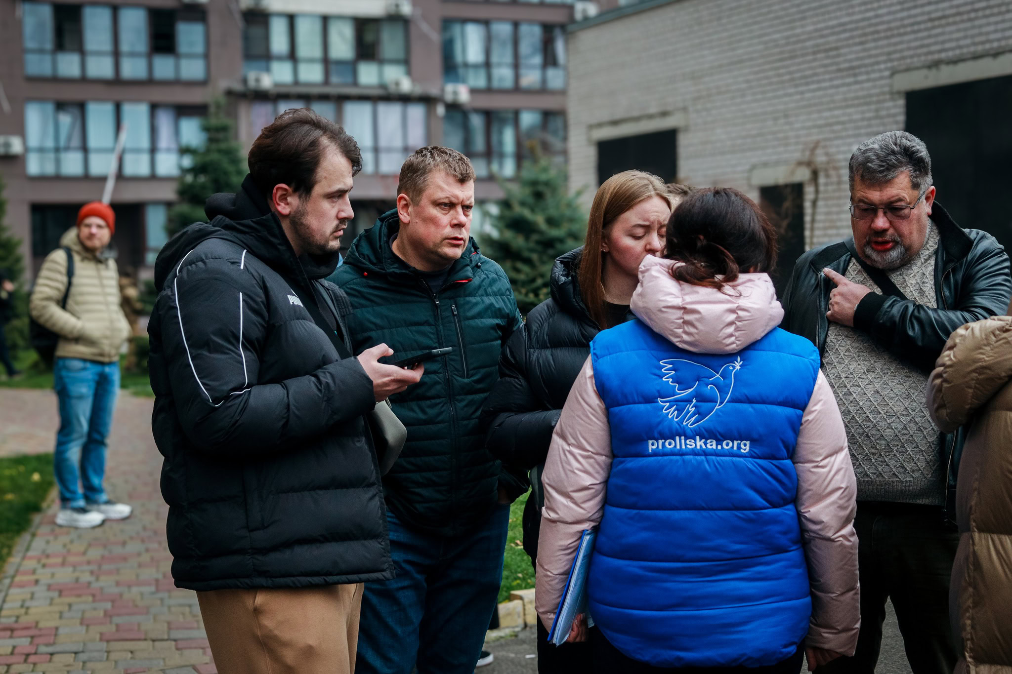 У Дніпрі російська ракета пошкодила гуманітарний центр: організація оголосила збір на відновлення