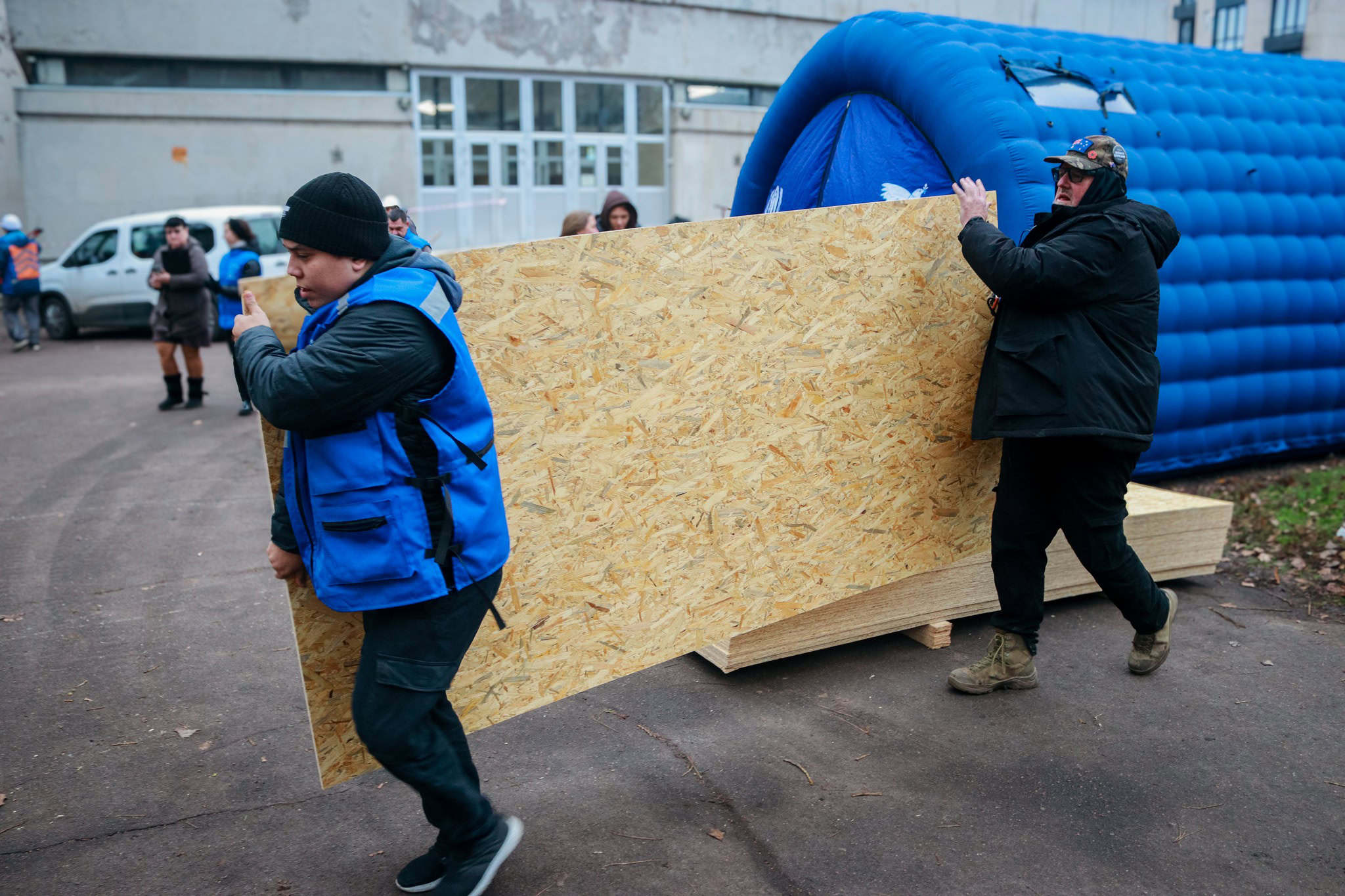 У Дніпрі російська ракета пошкодила гуманітарний центр: організація оголосила збір на відновлення