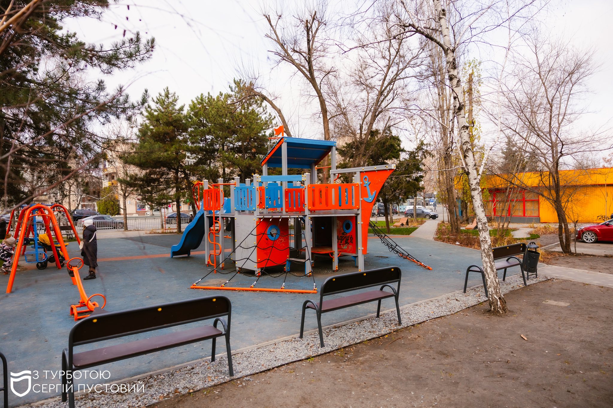 На проспекті Слобожанському облаштували нову зону відпочинку (ФОТОНОВИНА)