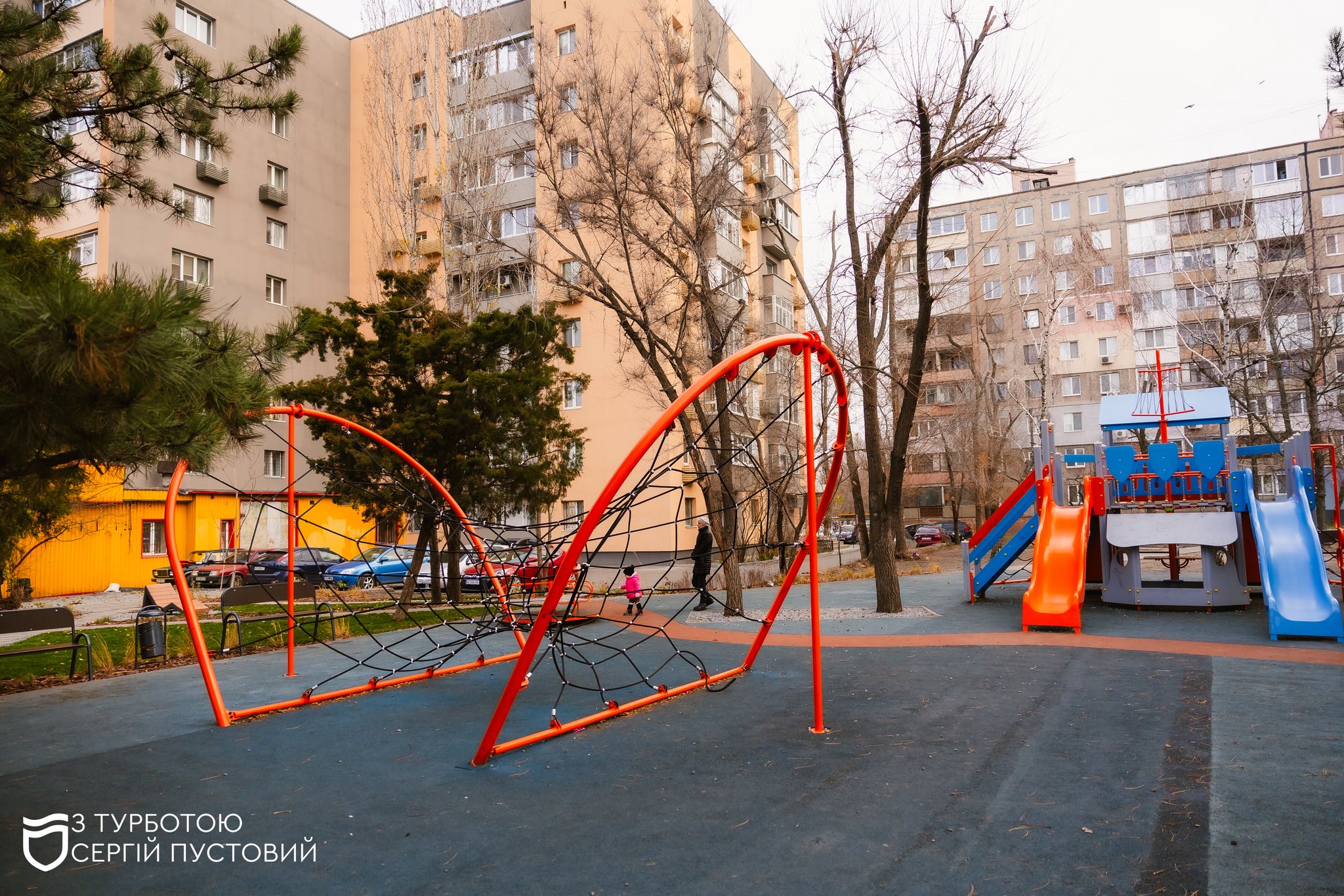 На проспекті Слобожанському облаштували нову зону відпочинку (ФОТОНОВИНА)