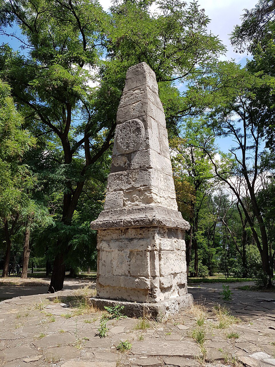 Катерининська миля на Соборній горі: у Дніпрі нагадали про імперський символ