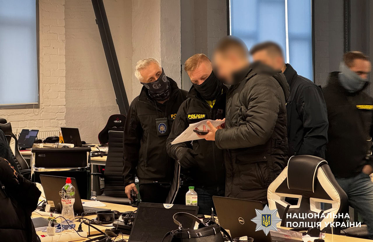 Ошукали громадян ЄС на майже 50 млн грн: у Дніпрі викрили масштабну схему кол-центрів