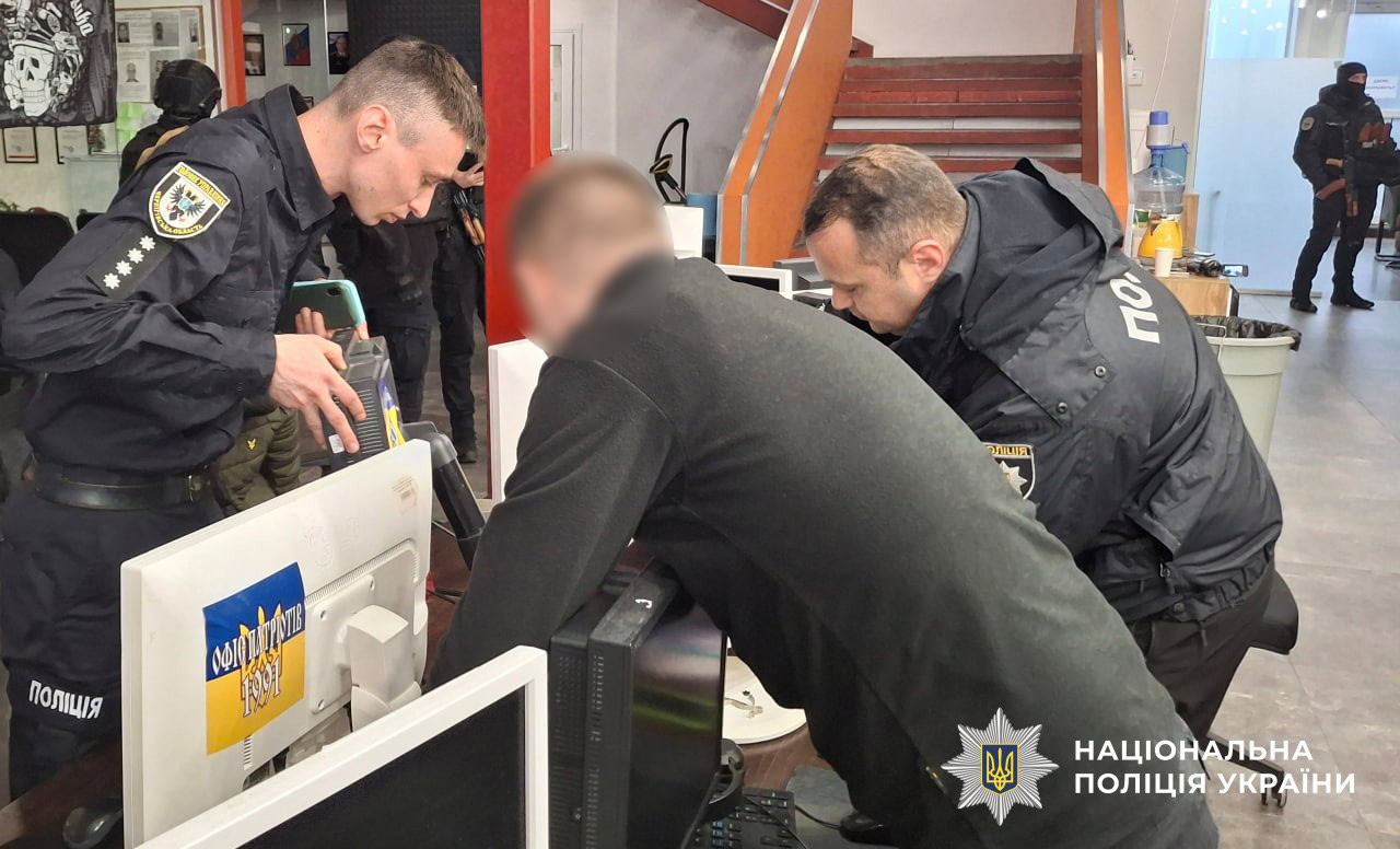 Ошукали громадян ЄС на майже 50 млн грн: у Дніпрі викрили масштабну схему кол-центрів