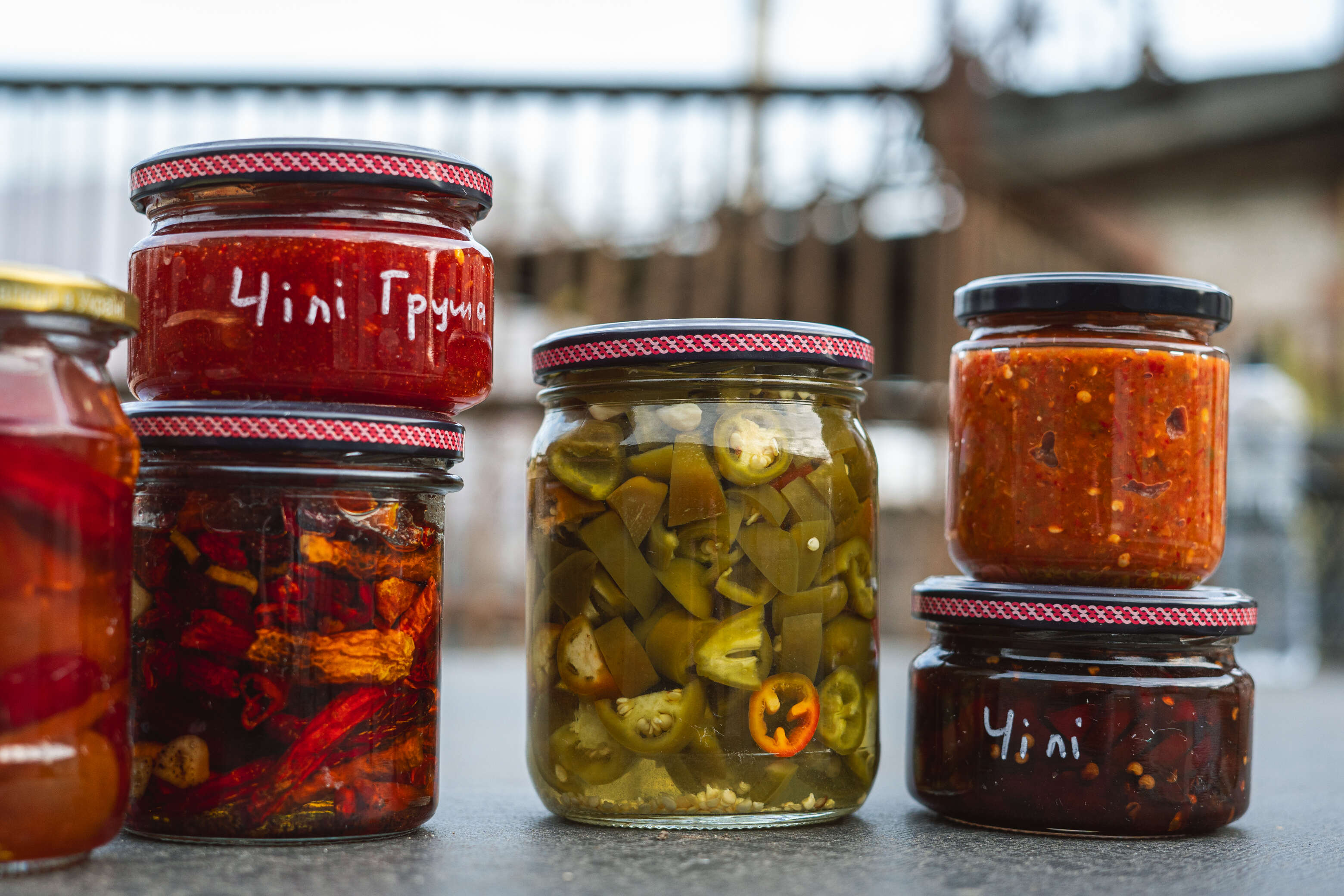 Халапеньйо в «піжамі» та Кароліна Ріпер: криворожанка вирощує перці з Книги рекордів Гіннеса