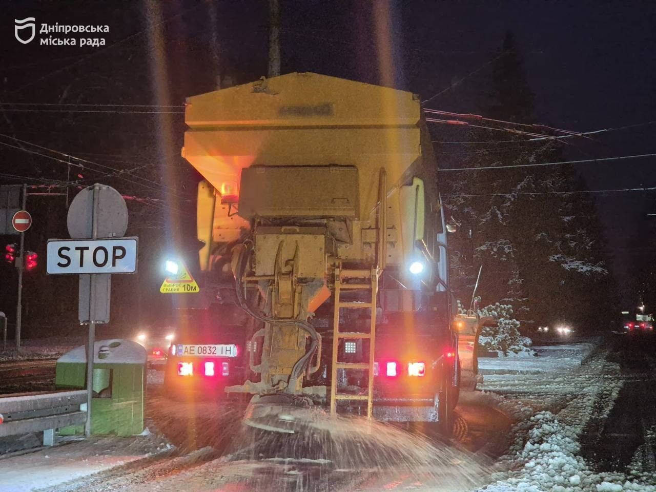 Зимовий ранок у Дніпрі: як місто бореться зі снігом