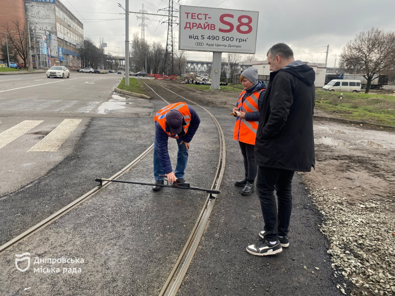 Останній ремонт трамвайної мережі 2025-го: у Дніпрі оновили переїзд на Набережній