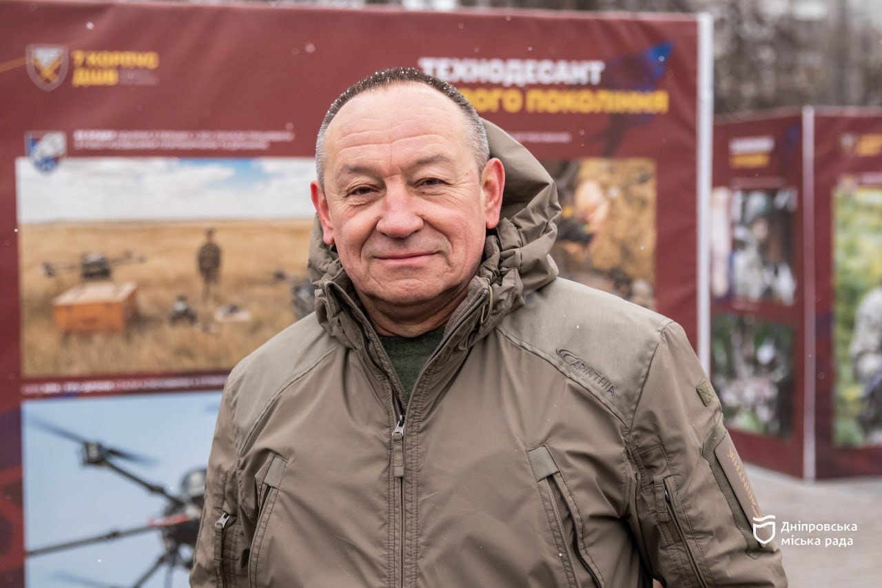 Монументальний Тризуб відкрили у Дніпрі напередодні різдвяно-новорічних свят