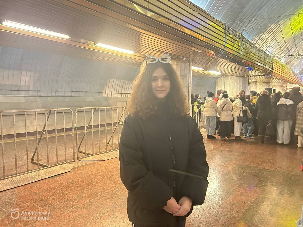 Свято під землею: у Дніпрі відкрили головну новорічну ялинку в метро