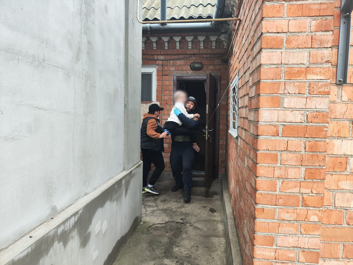 Під час обстрілу Нікополя поранено 10-річну дівчинку та чоловіка