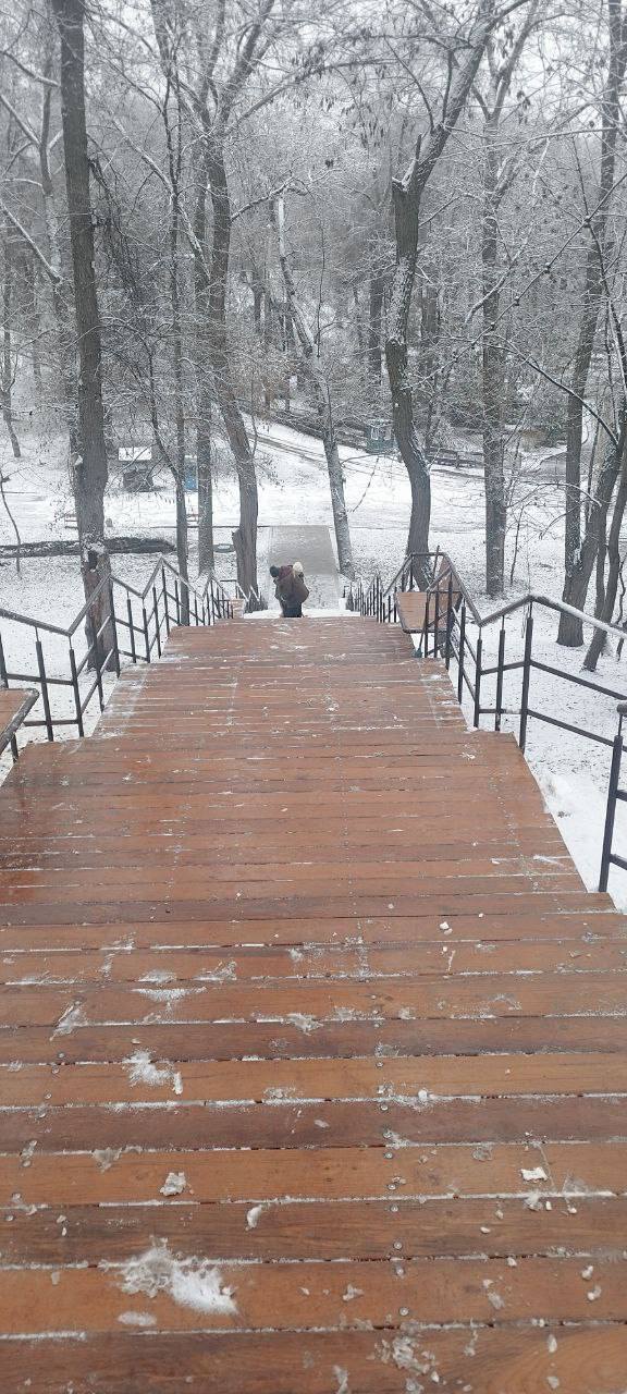 Зимовий ранок у Дніпрі: як місто бореться зі снігом