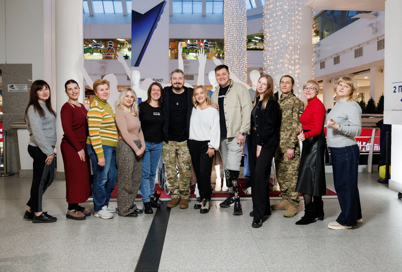 Різні, але рівні: у Дніпрі з’явилась брендзона «Жити назустріч» з унікальними манекенами