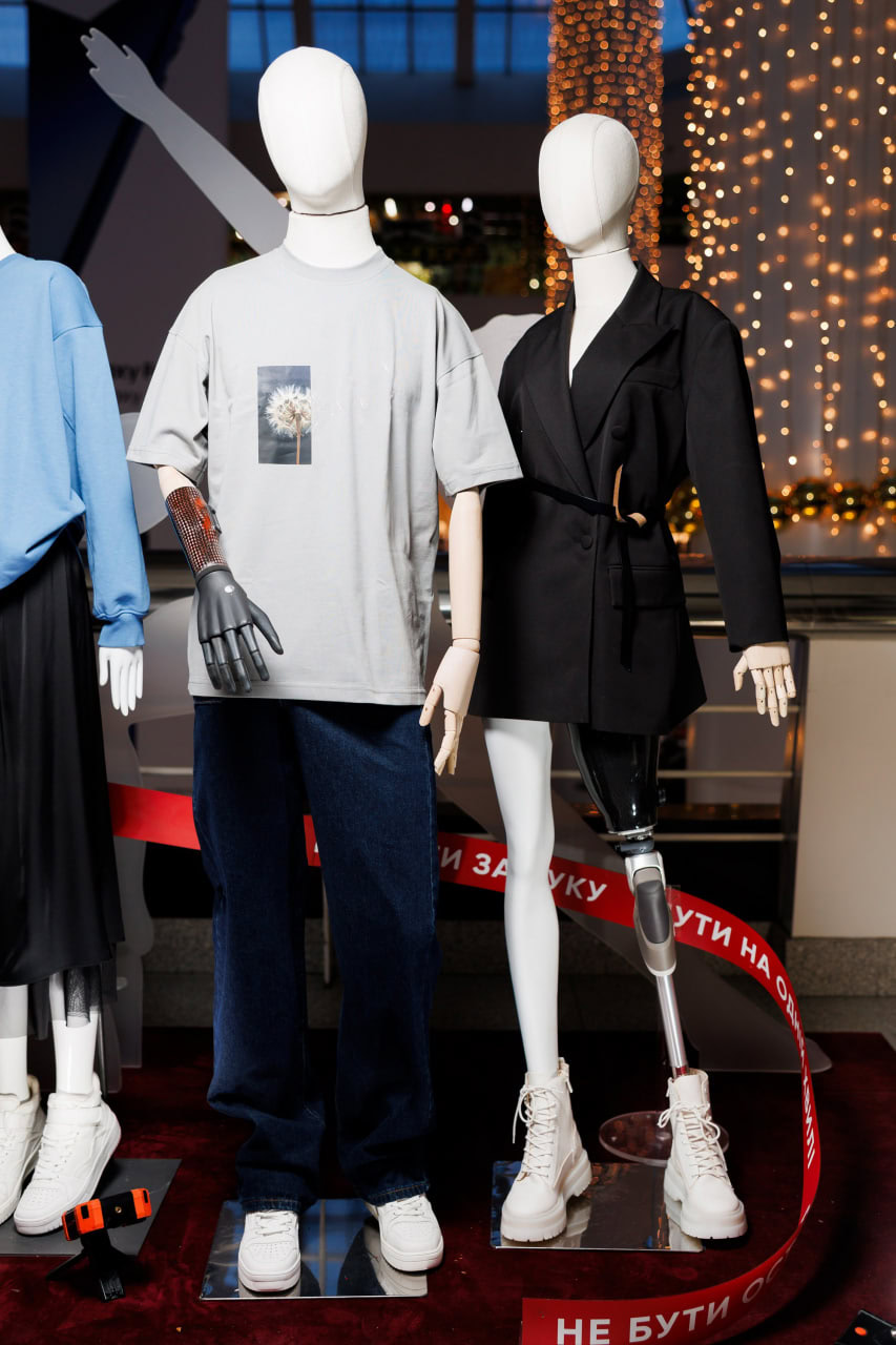 Різні, але рівні: у Дніпрі з’явилась брендзона «Жити назустріч» з унікальними манекенами