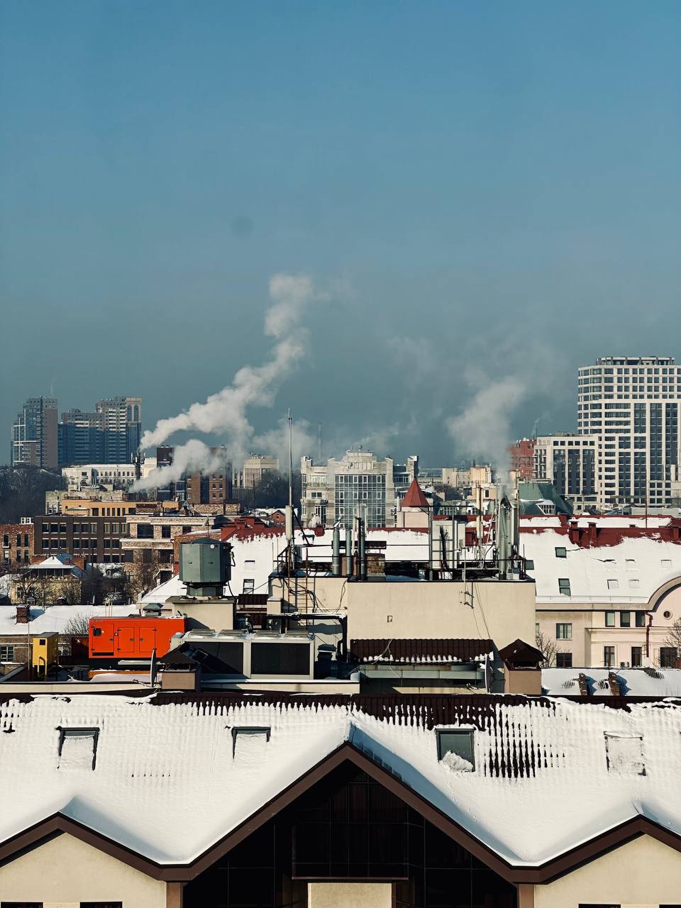 Засніжений Дніпро: зимові пейзажі вулиць міста (ФОТОНОВИНА)