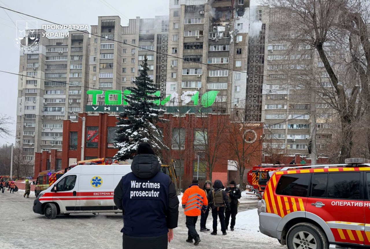 Атака БпЛА по багатоповерхівці Дніпра: врятовано 16 людей, є постраждалі