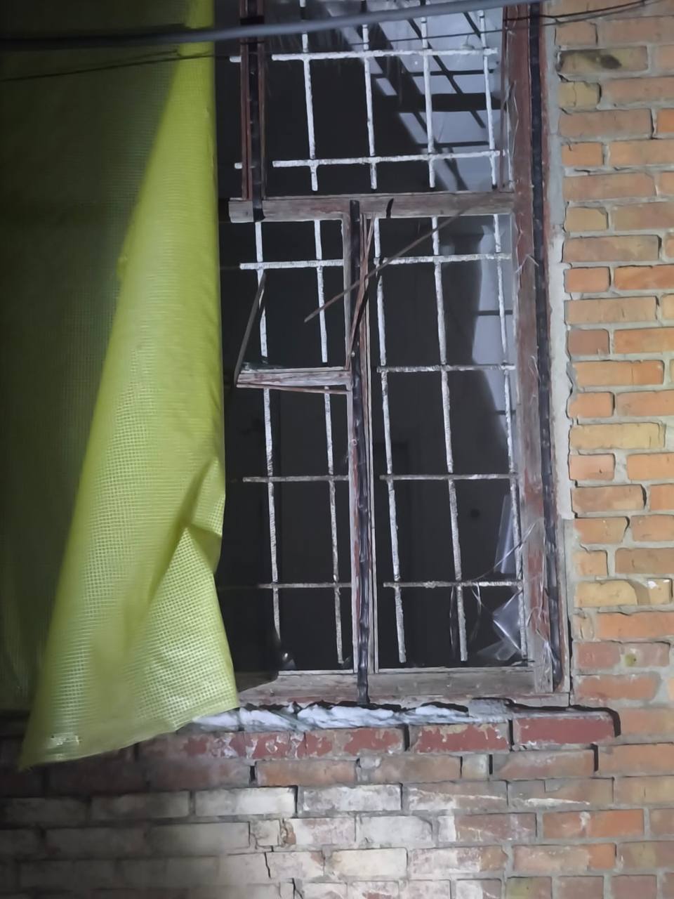 Обстріли Нікопольського району: поранений чоловік, пошкоджені будинки та ліцей