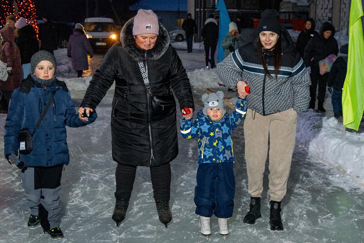 У Слобожанському відкрили безкоштовну «Ковзанку єдності»