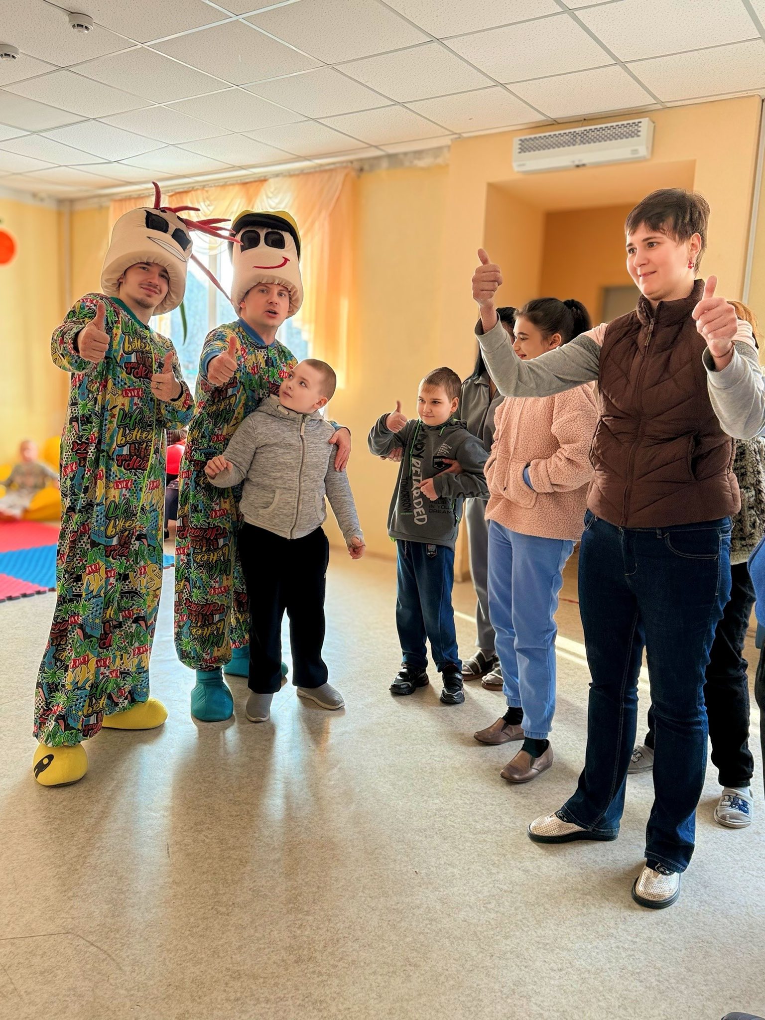 «Бути поруч» для тих, хто живе наче на безлюдному острові