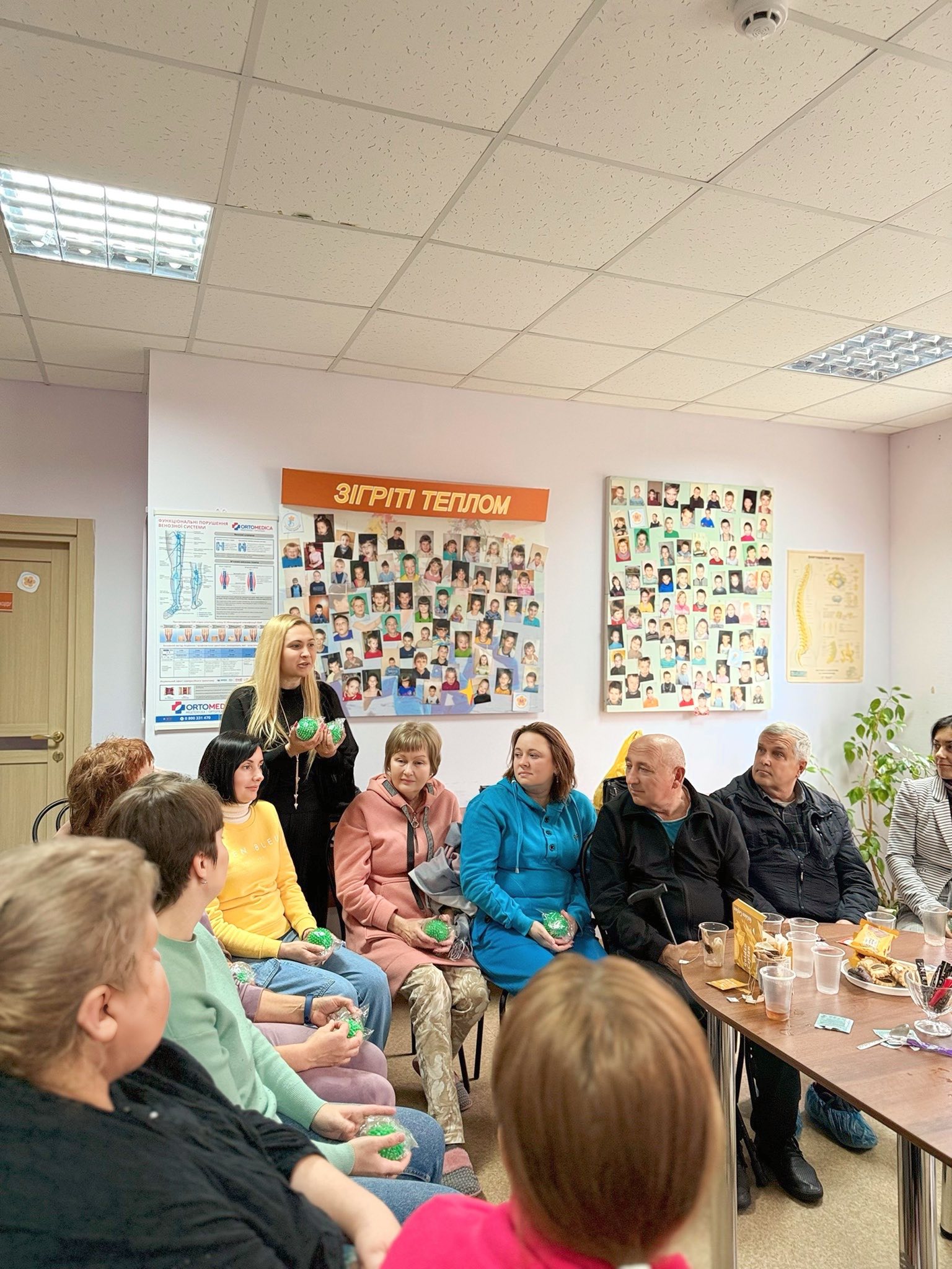 «Бути поруч» для тих, хто живе наче на безлюдному острові