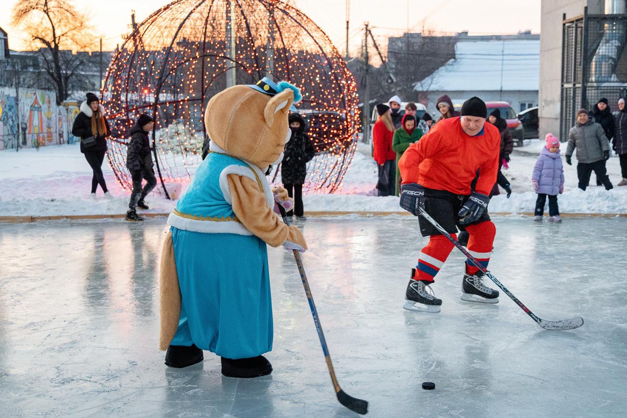 У Слобожанському відкрили безкоштовну «Ковзанку єдності»