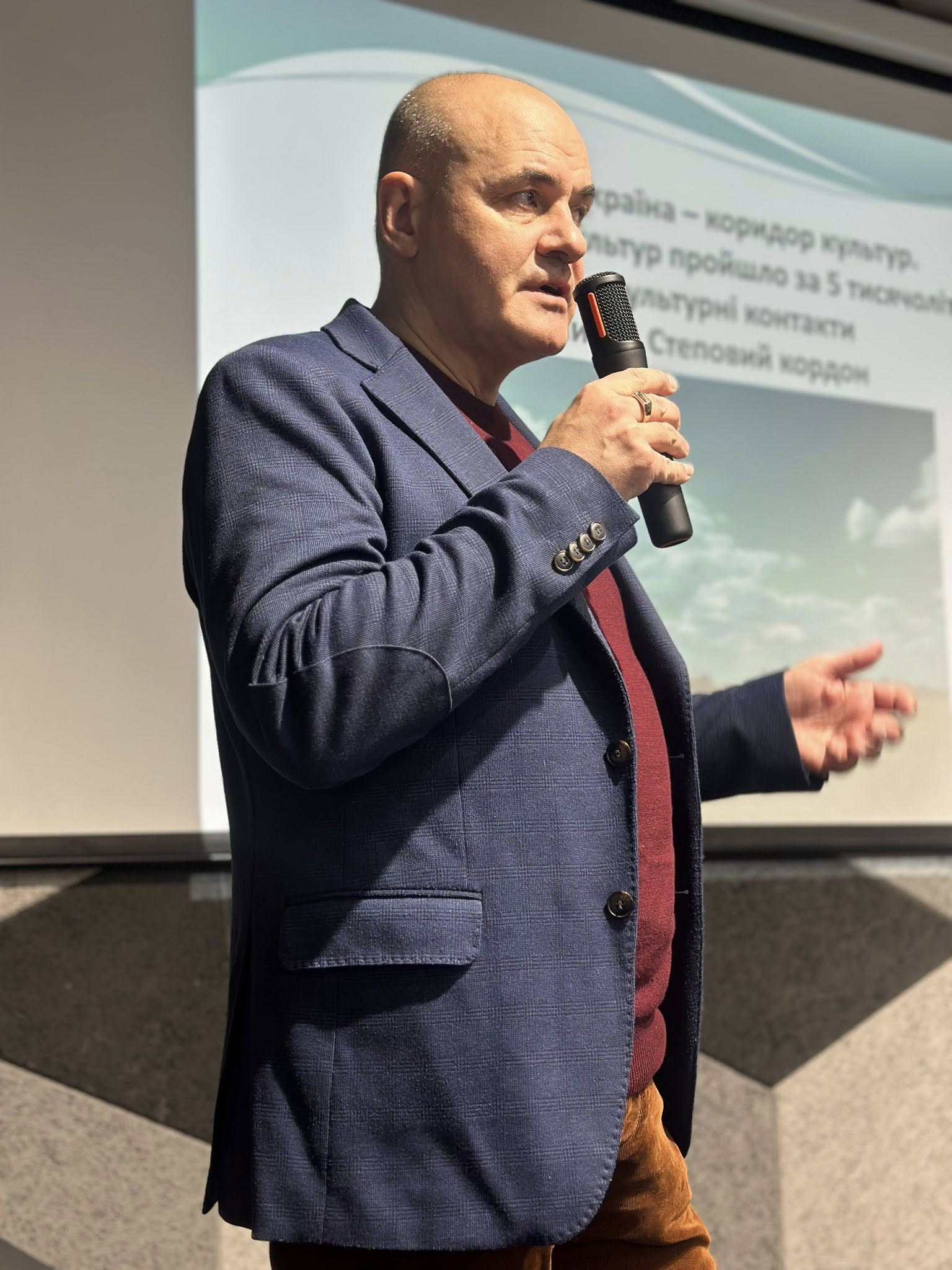 Навіщо Дніпро світові та навіщо ми нашому місту?