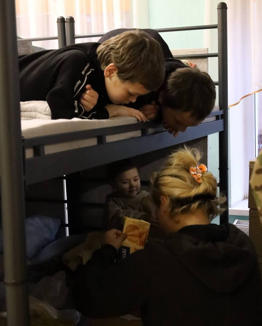 Евакуація з прифронтових громад Дніпровщини: перелік організацій, які допомагають людям