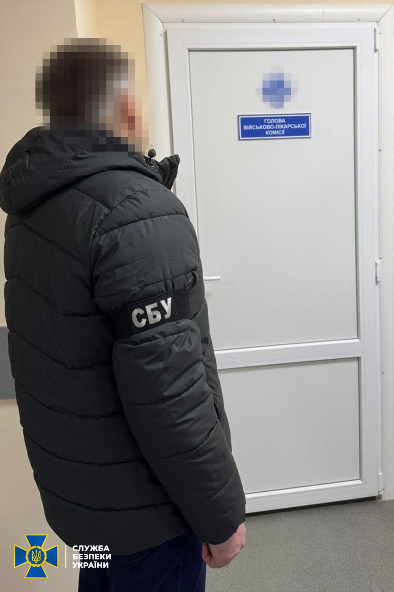 Понад 300 тисяч доларів під час обшуків: СБУ викрила очільницю районної ВЛК на Дніпровщині