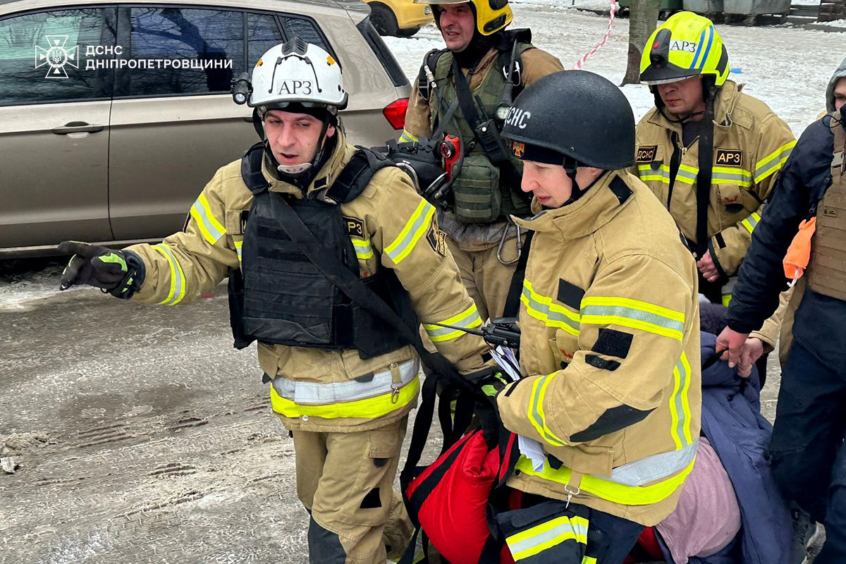 Атака БпЛА по багатоповерхівці Дніпра: врятовано 16 людей, є постраждалі