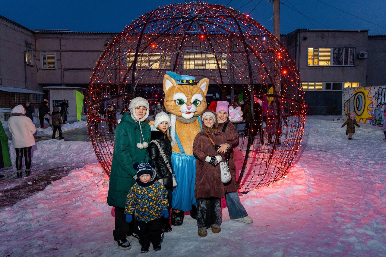 У Слобожанському відкрили безкоштовну «Ковзанку єдності»