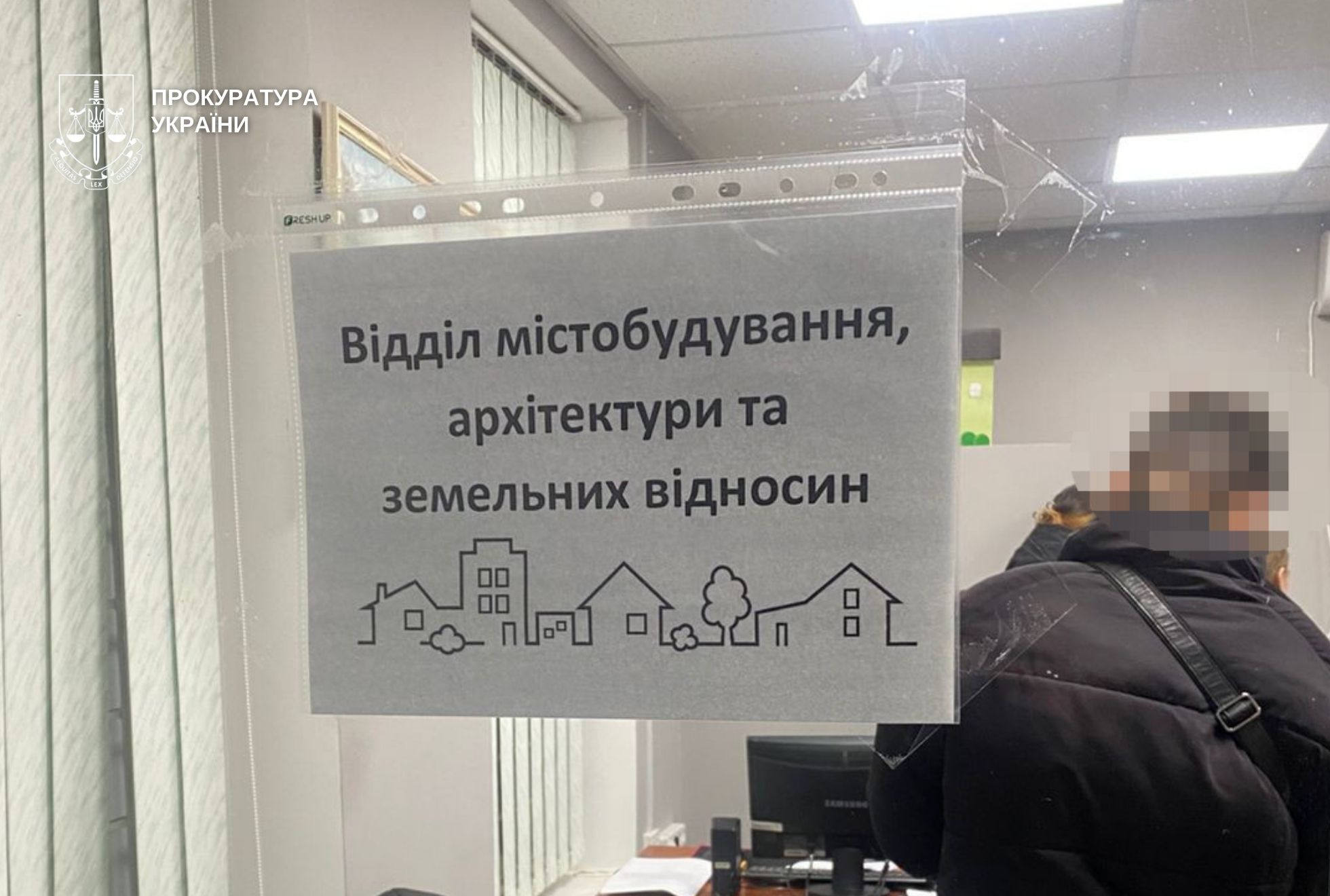 Посадовицю міськради Дніпровського району затримали на хабарі $2,6 тис. за рекламу
